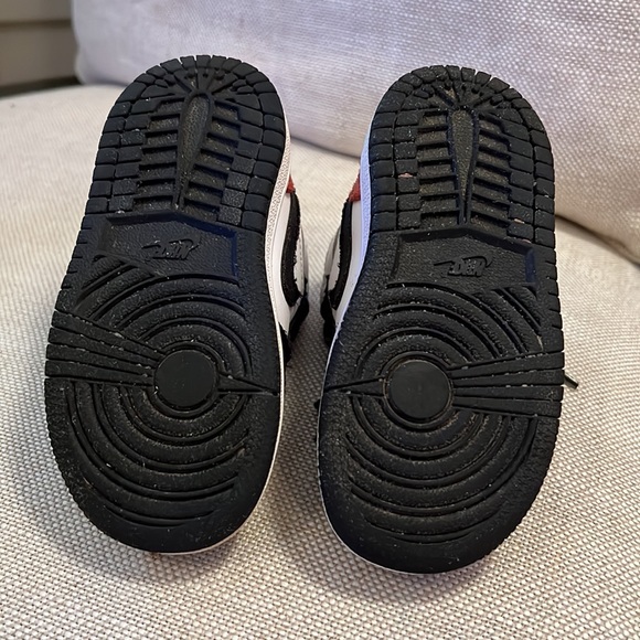 Nike Jordan 1 toddler sneakers - Picture 5 of 9